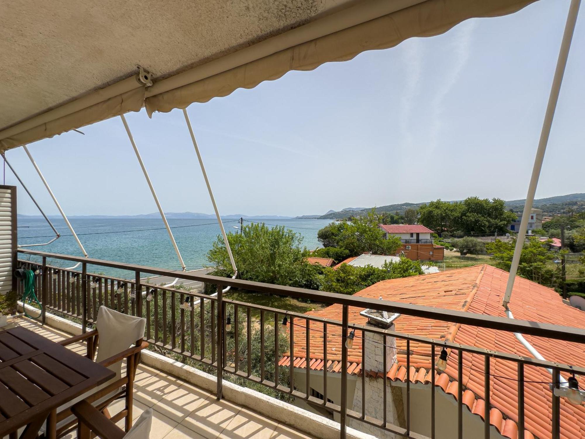 Thanos' Seaside Apartment Оропос Экстерьер фото